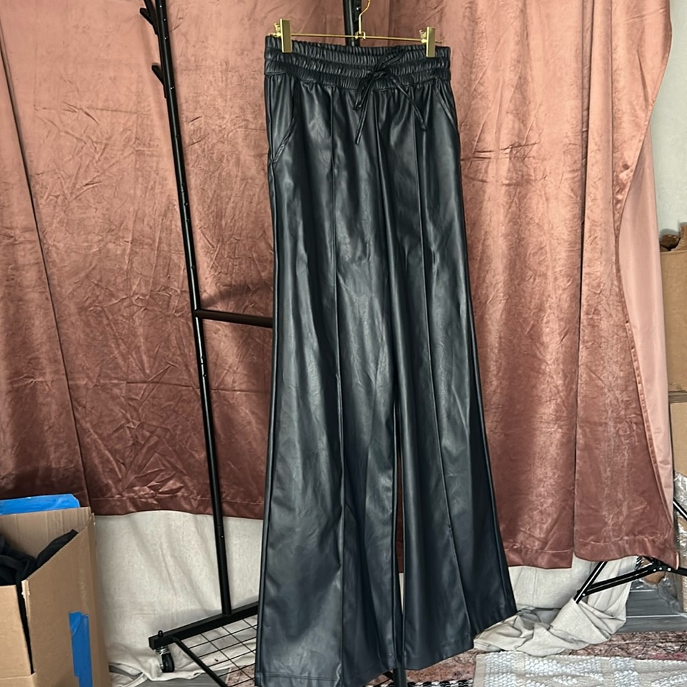 Wide leg pants